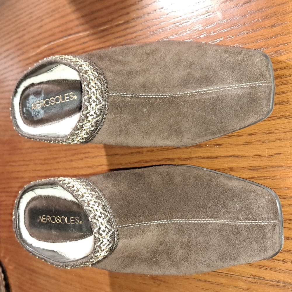 Size 9B Aerosoles dark brown suede clogs - Picture 2 of 8
